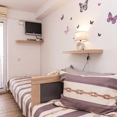 Gorgeous In With Kitchen Apartment *