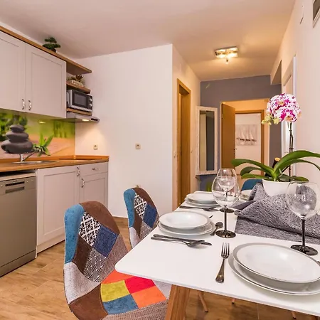 Apartment In With House Sea View *