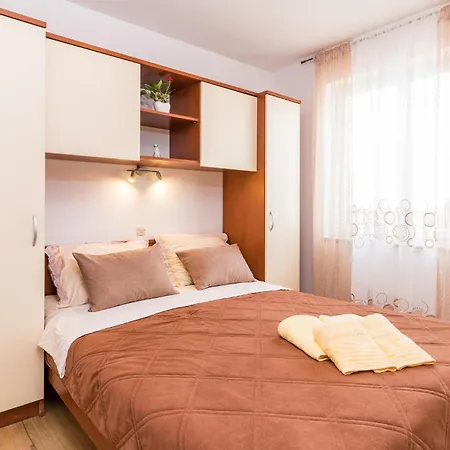Apartment In With House Sea View Pula