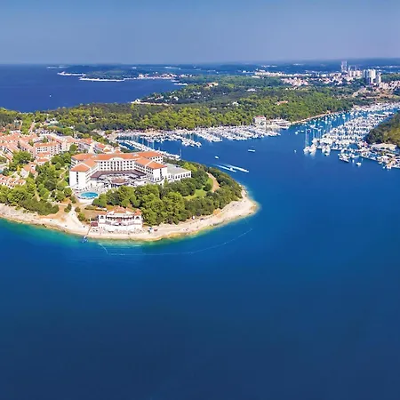Apartment In With House Sea View