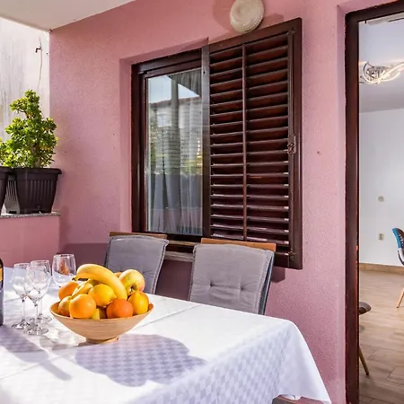 In With House Sea View Pula